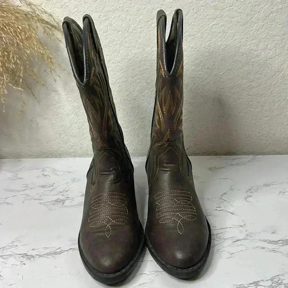 Austin Trading Co. Kid's Cowboy Pull On Boots Brown
Faux Leather Size 3 - Picture 3 of 15